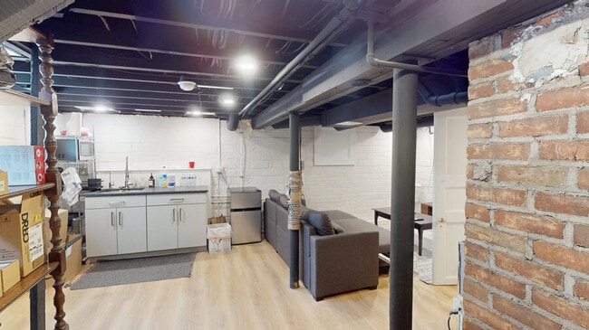 Building Photo - 806 Sylvan Ave