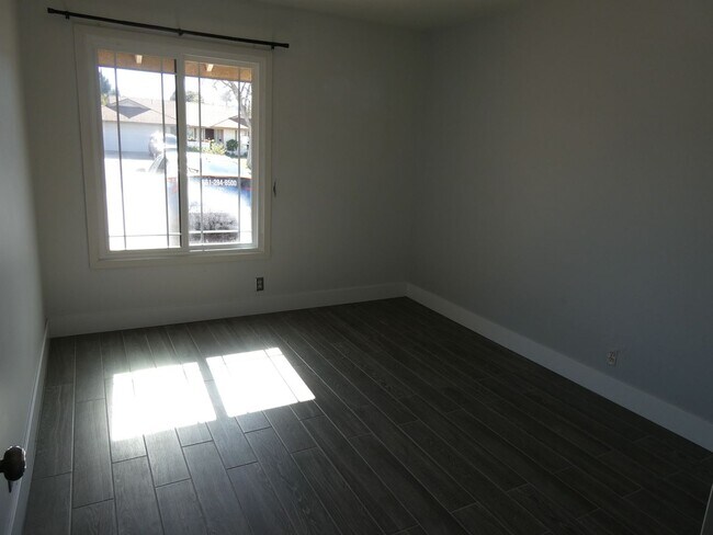 Building Photo - Single Story Pool House for Rent in Canyon...