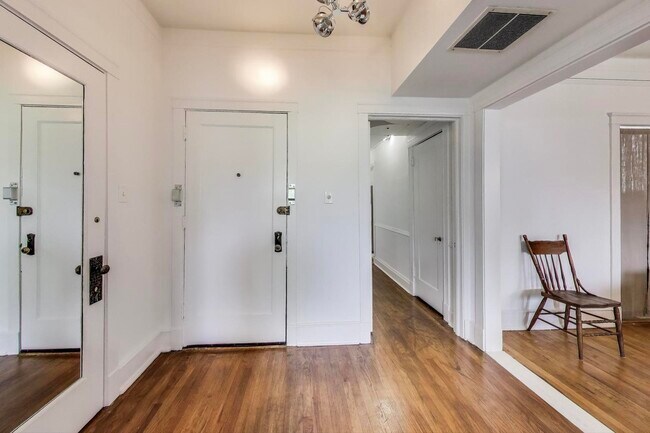 Building Photo - 5108 S Woodlawn Ave