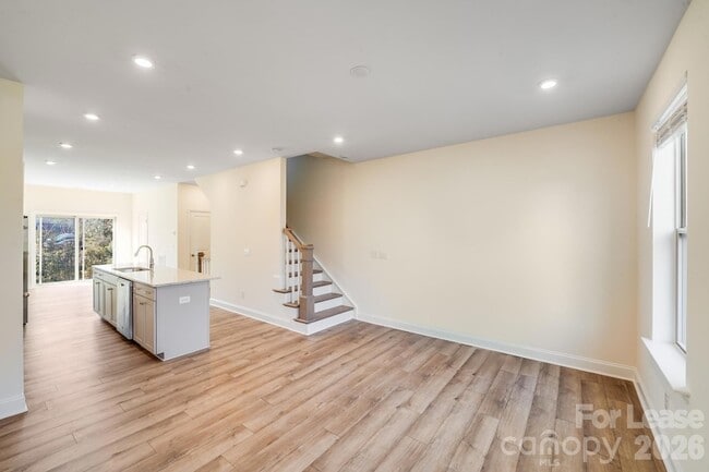 Building Photo - 334 Simeon Dr