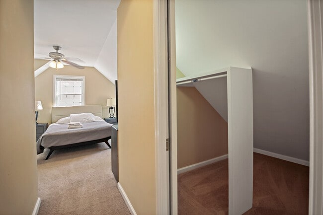 Building Photo - 300 Lawton St