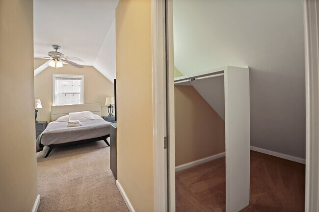 Building Photo - 808 W Broad St