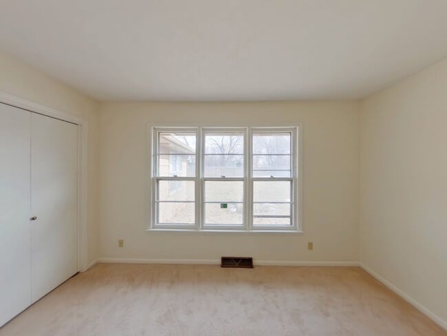 Building Photo - 7761 Killarney Ct