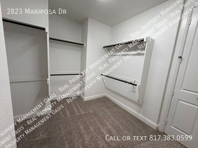Building Photo - 2823 Mariposa Dr