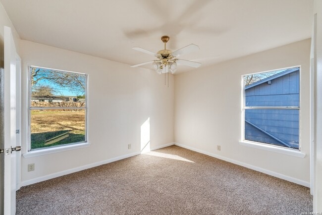 Building Photo - 827 Horseshoe Trail
