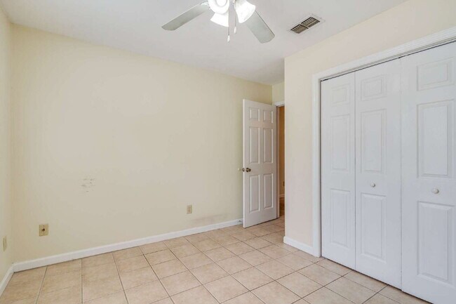 Building Photo - 1 bedroom and 1 bathroom in a 3x3 duplex STEPS AWAY FROM CAMPUS