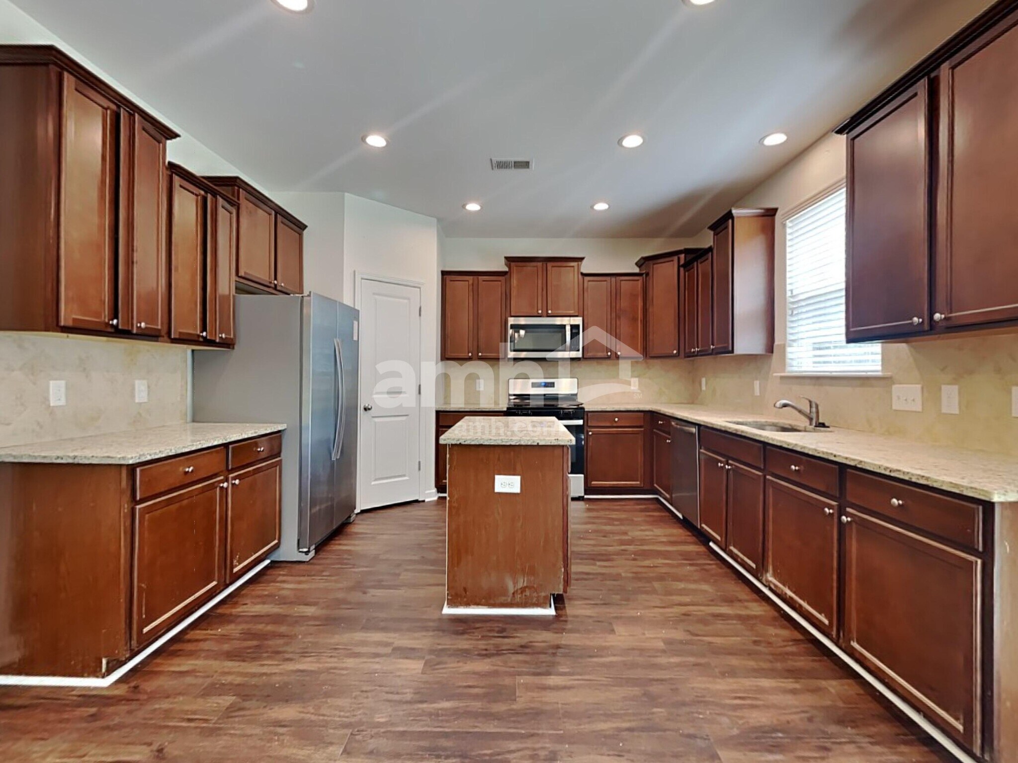 Building Photo - 138 Blackwater Way