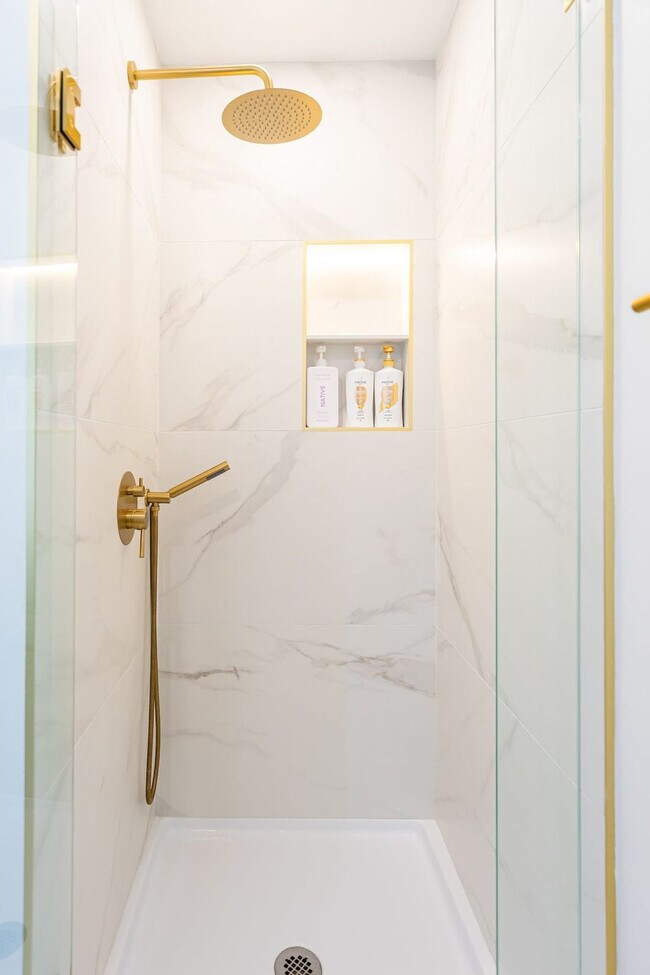 Building Photo - 42 White St Pl