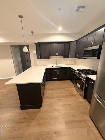 Building Photo - 122 Greenwich Ave