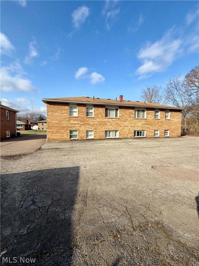 Building Photo - 841 Moyer Ave