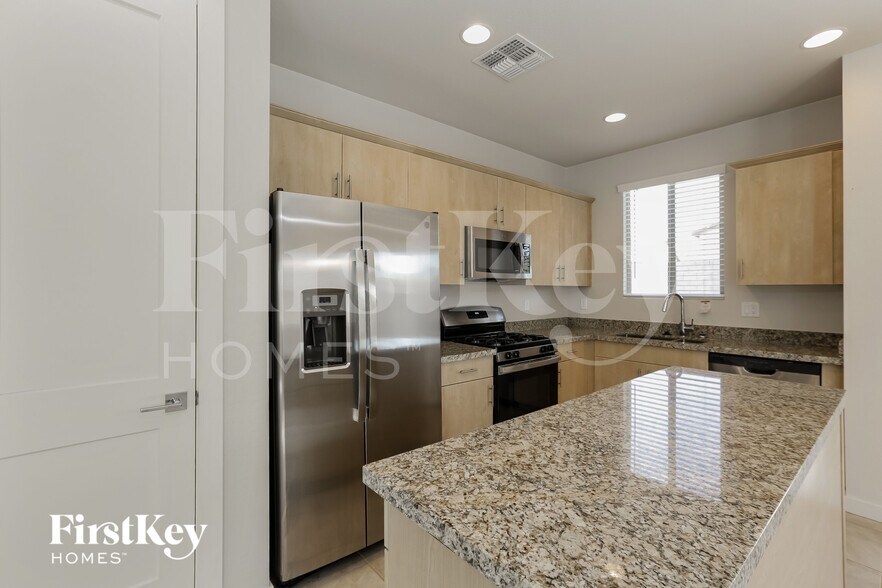 Building Photo - 42317 W Ramirez Dr