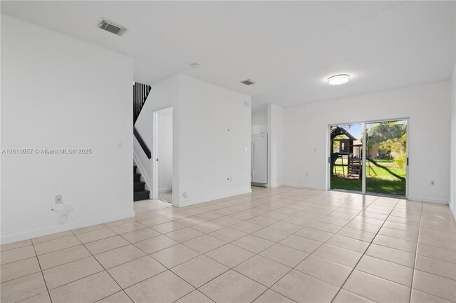 Building Photo - 1180 NE 41st Ave