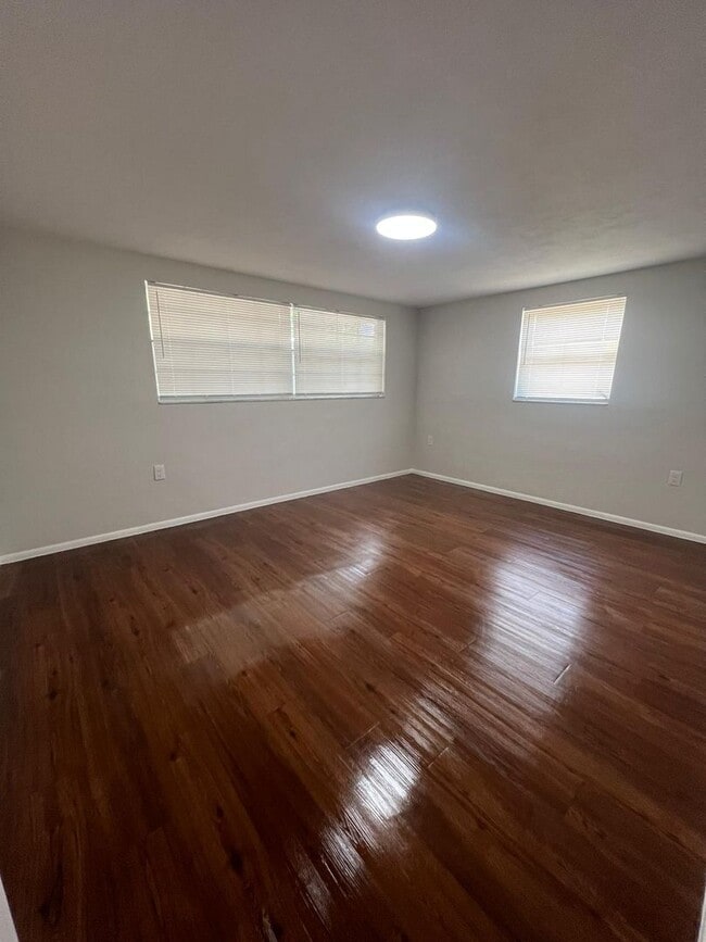 Building Photo - Updated, 2/2 Home Available now!