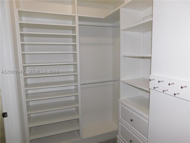 Building Photo - 1338 SW 3rd Ct