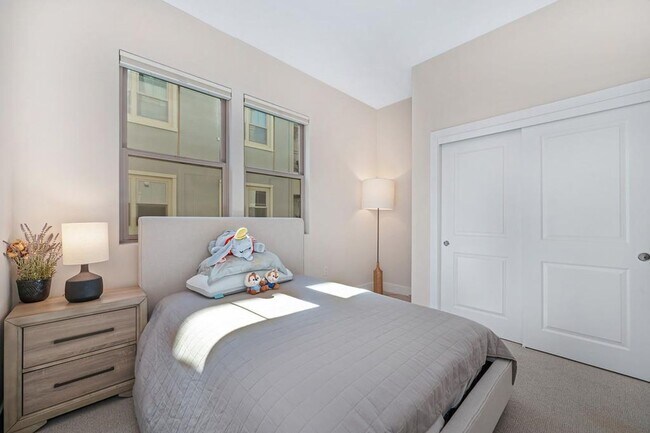 Building Photo - 2 Bed 2 Bath (plus a den) Gala Condo