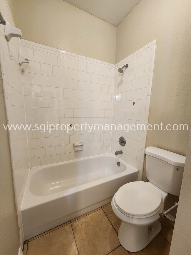 Building Photo - 1415 Murphy Dr