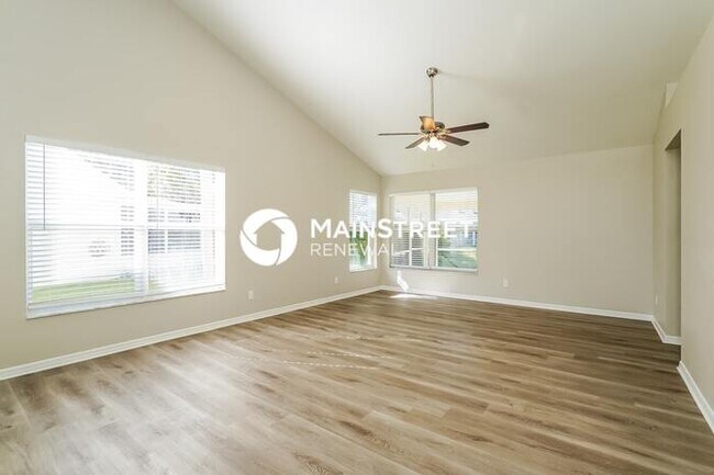 Building Photo - 3 Bedroom Pet-Friendly Home in Fort Myers, FL with Main Street Renewal