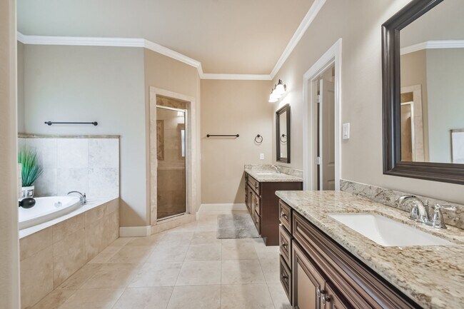 Building Photo - For Lease | 3 Bed, 2 Bath | 2,442 Sq Ft | ...