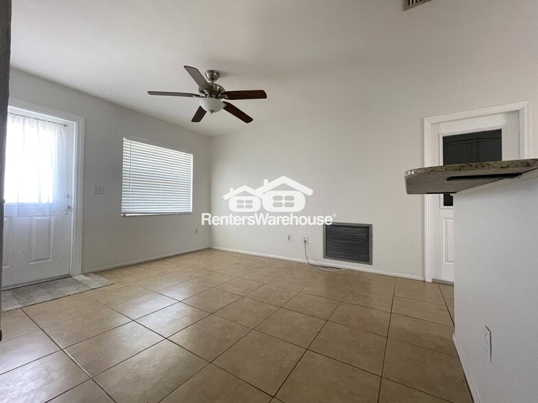 Building Photo - 1505 Beach Dr SE