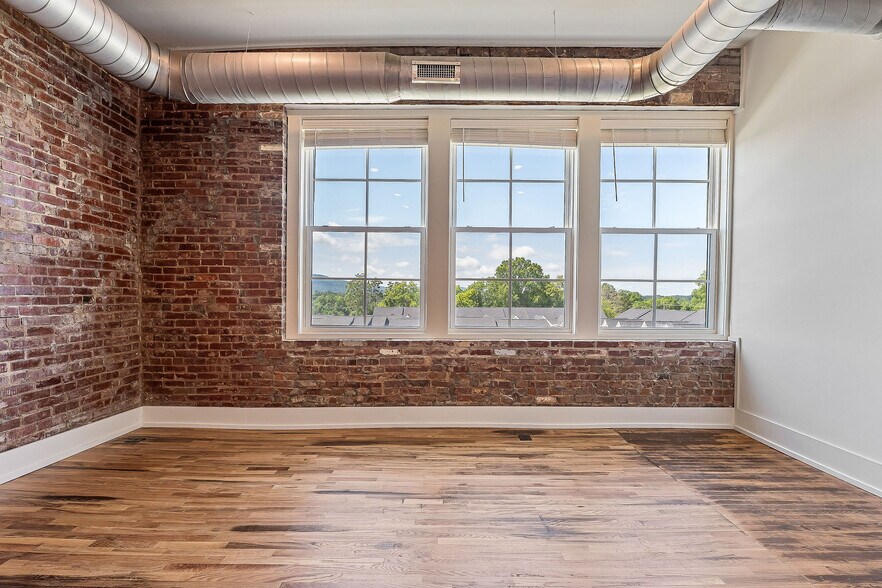 Building Photo - 211 W Colville St