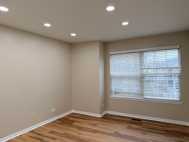 Building Photo - 431 Pine Lake Cir