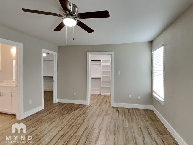 Building Photo - 5736 Lone Star Cir