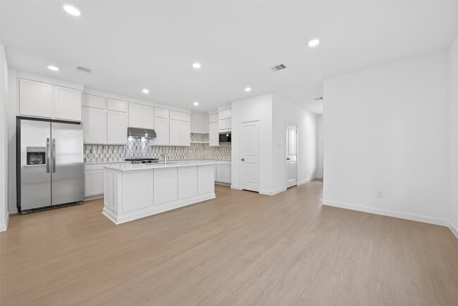 Building Photo - 13071 Pne Trace St
