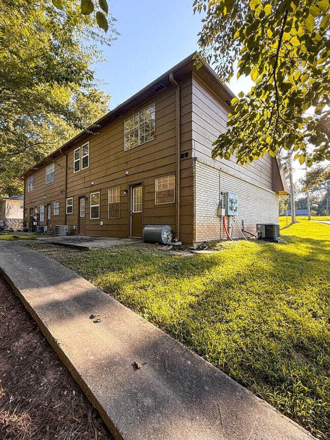 Building Photo - 2116 Francis St