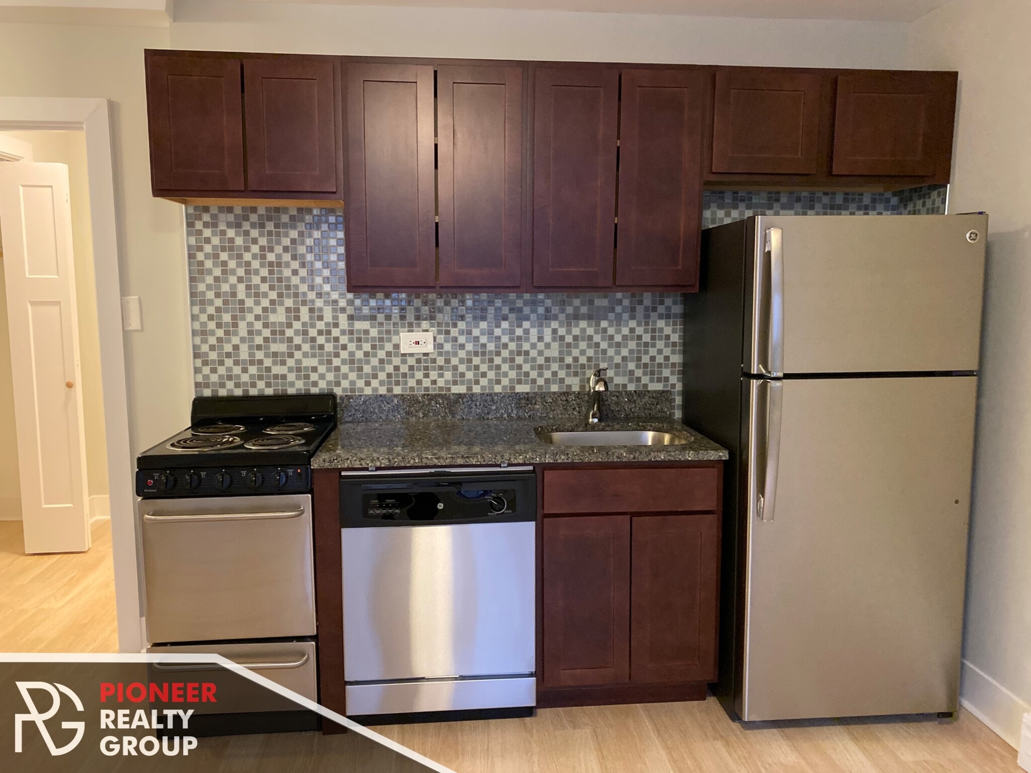 Building Photo - 429 W Wellington Ave