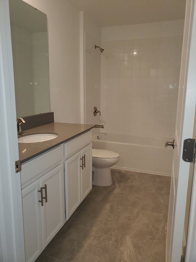 Building Photo - Spacious Bridgewalk Townhome