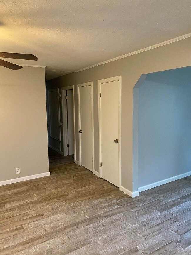 Building Photo - 4010 Honeysuckle Ln