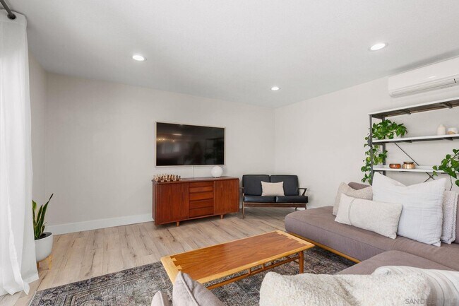 Building Photo - Single Level Condo in Lake San Marcos