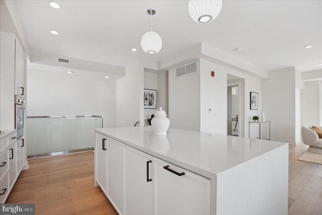 Building Photo - 923 V St NW