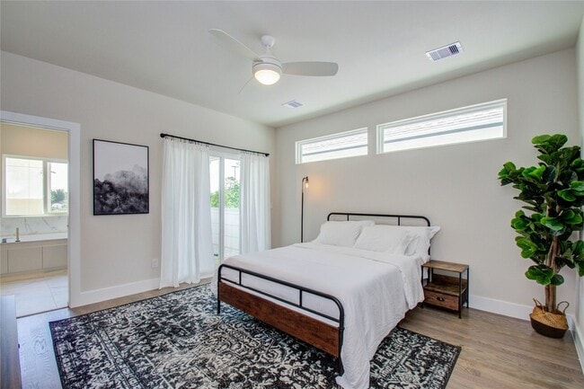 Building Photo - 4914 Noble St