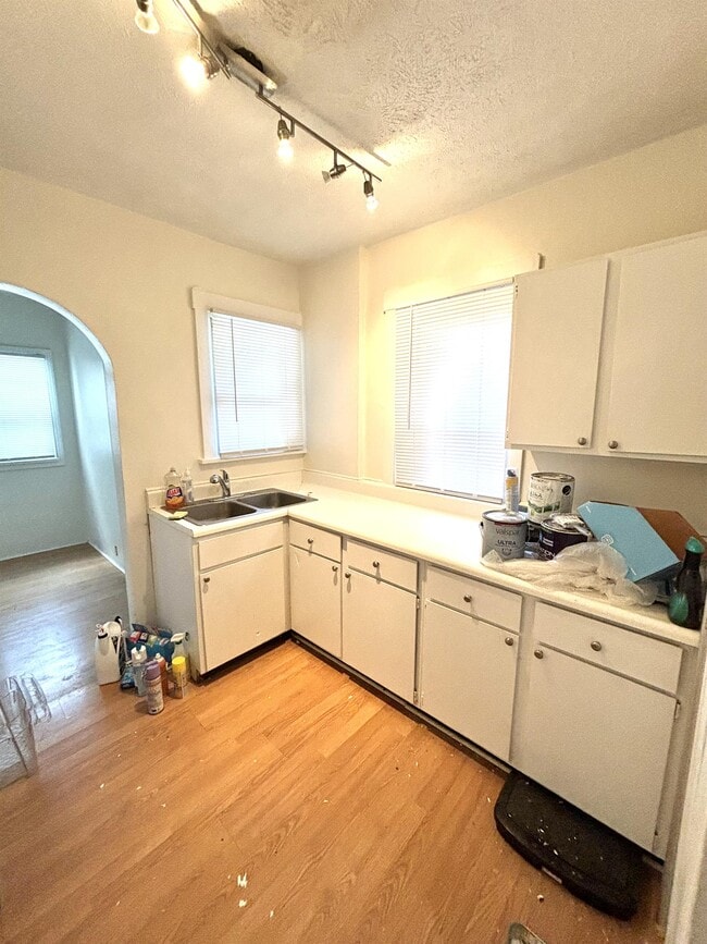 Building Photo - 1115 Woodbourne Ave