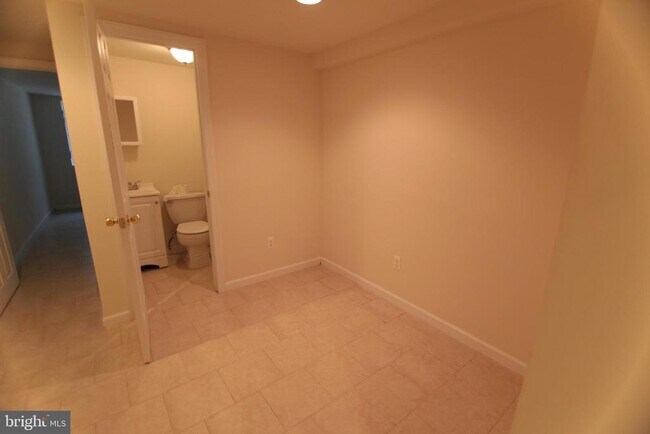 Building Photo - 1852 Willington St