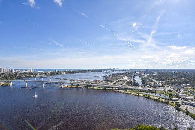 Building Photo - 231 Riverside Dr