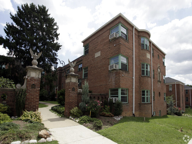 Building Photo - Wakefield Manor