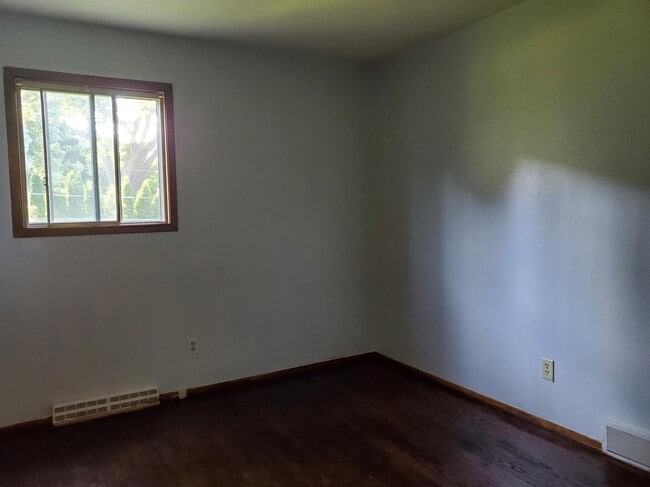 Building Photo - 2418 Adler Cir