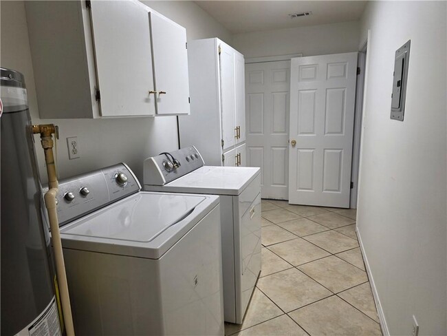 Building Photo - 5632 Bentley Ct