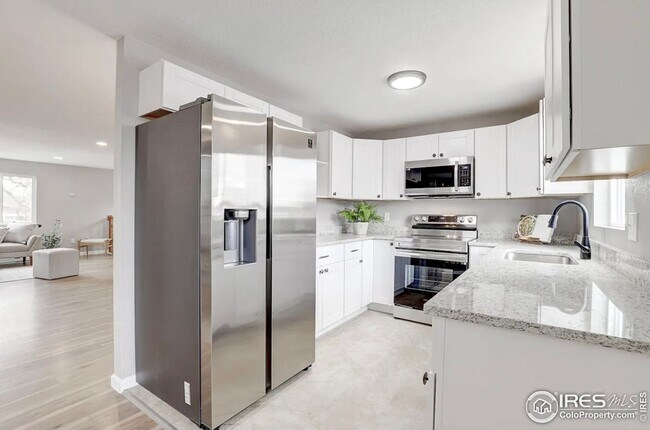 Building Photo - 4 Bedroom Single Family Home in Denver