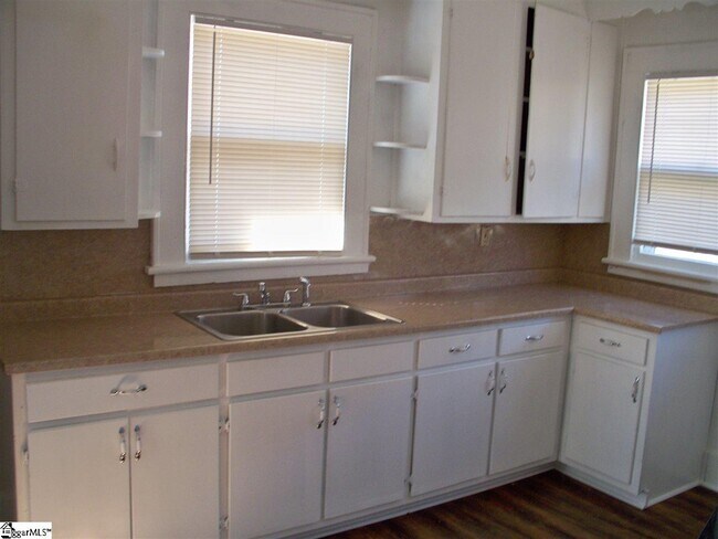 Building Photo - 308 Beechwood Ave