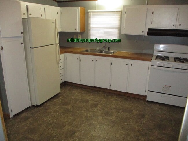 Building Photo - New Listing in Fort Wayne