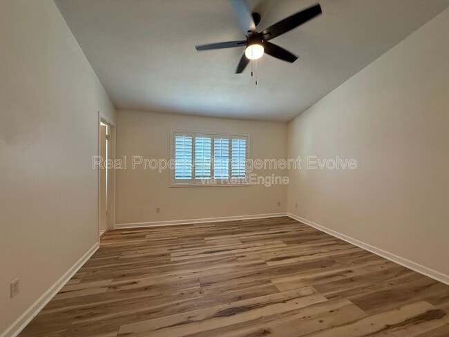 Building Photo - 6502 E Grandview Dr
