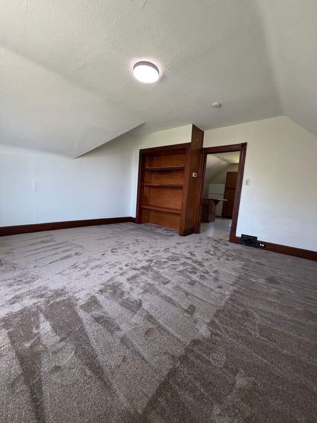 Building Photo - 1305 N Church St