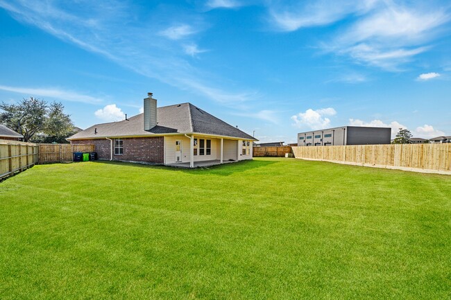 Building Photo - 7202 Lyndhurst Village Ln