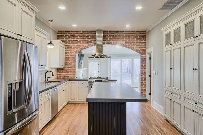 Building Photo - Exceptional 3 Bedroom Home with office & detached flex space