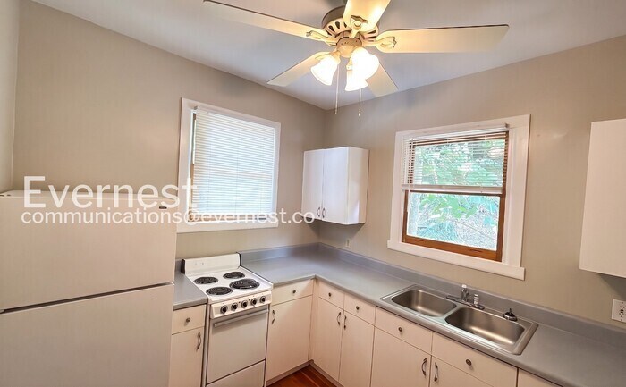 Building Photo - 318 Tremont St