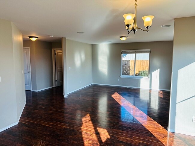 Building Photo - Charming Updated Property in Amazing Neighborhood