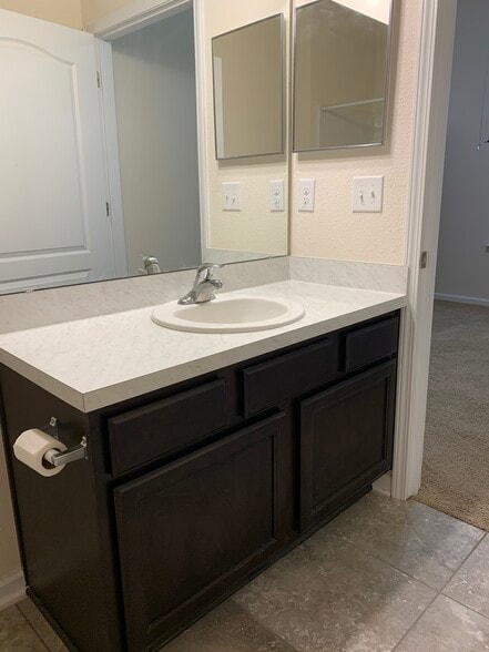Master Bath - 200 Larkin Place